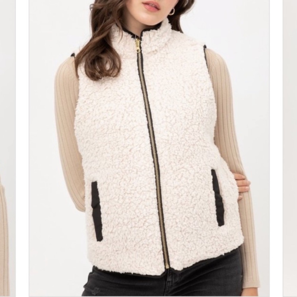 REVERSIBLE Sherpa/Quilted Vest - Picture 2 of 4